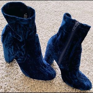 Sexy Velvety Booties 💙
